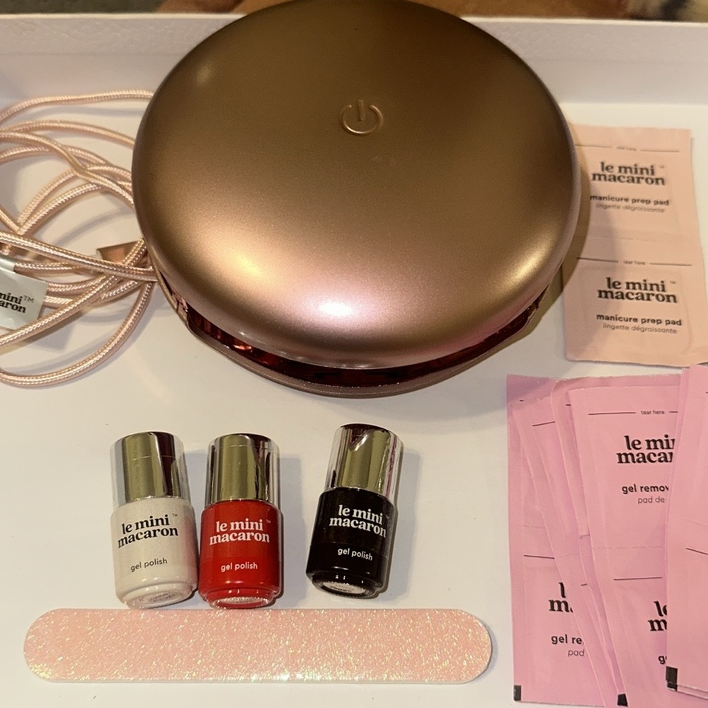Le Mini Macaron Gel Nail Kit with Lamp